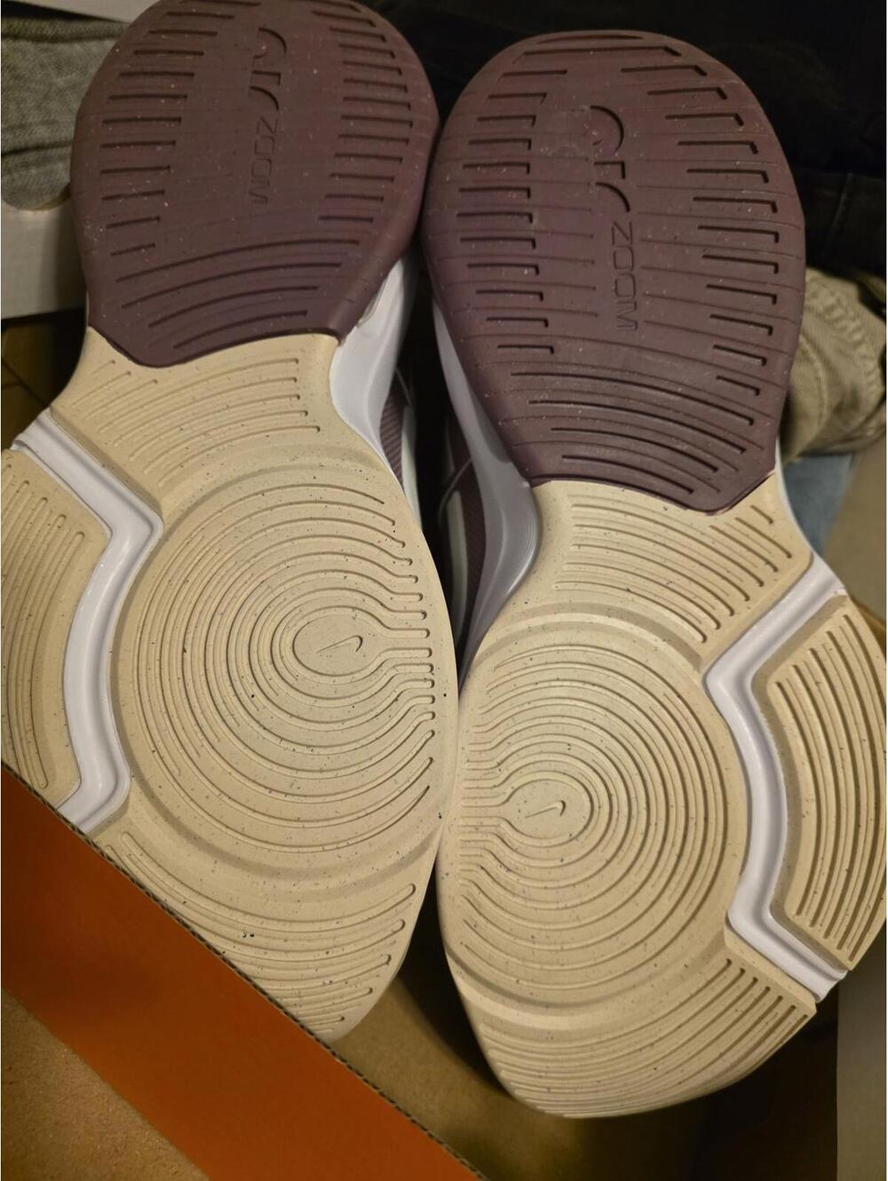 Womens Nike Zoom 6 Size 12  Eur size 44.5 violet/ purple and white colored